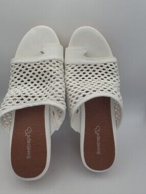 Baretraps Women's White Woven Slide Sandals